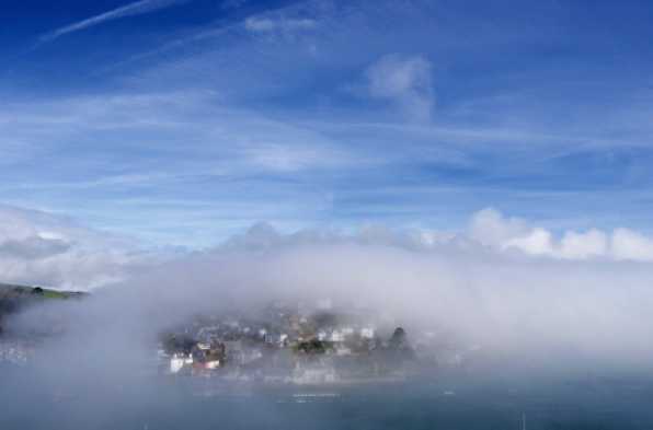 14 April 2022 - 13-42-54
We've had three days of mist interspersed with sun creating some magnificent sights.

Here's Kingswear peering out of the mist,

This is the best that I saw, but having been renovating the house it's not so often that I get to look out of the window.
----------------
Kingswear under and in the mist